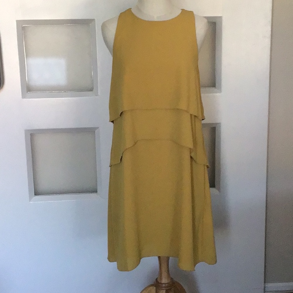 BR Sleeveless tiered midi dress
